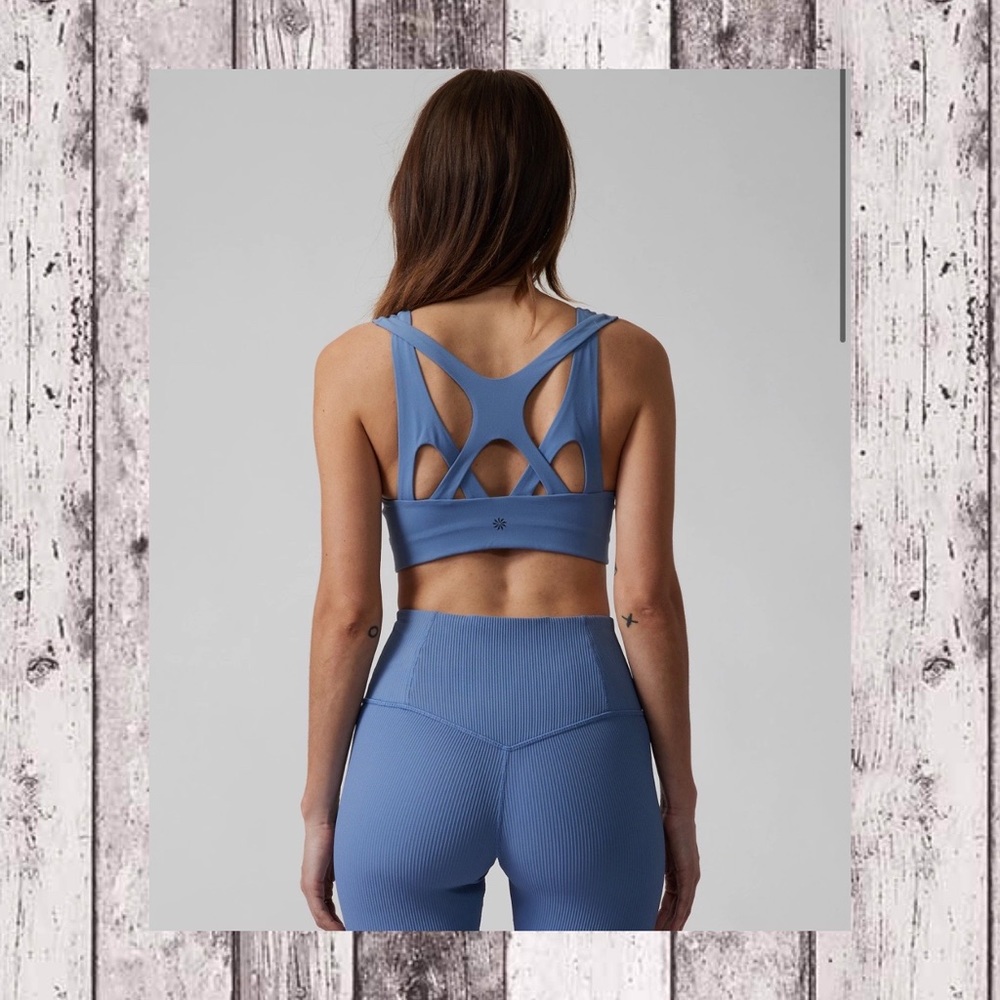 ATHLETA ASANA BRA IN COTTAGE BLUE NWT and nwot
